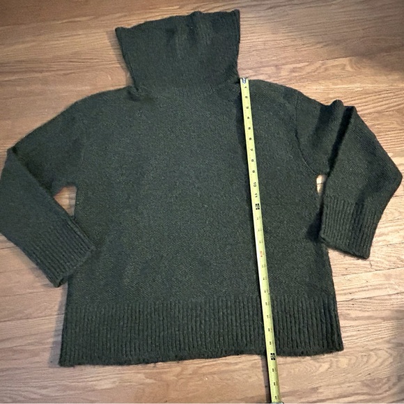 Banana Republic Turtleneck Sweater - S - Picture 6 of 9